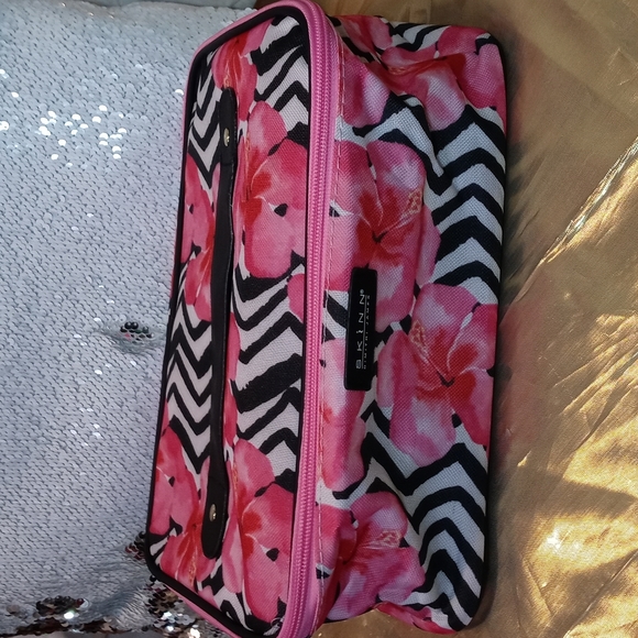 SKINN Other - 🔴🔴SKINN MAKE UP CASE🔴🔴